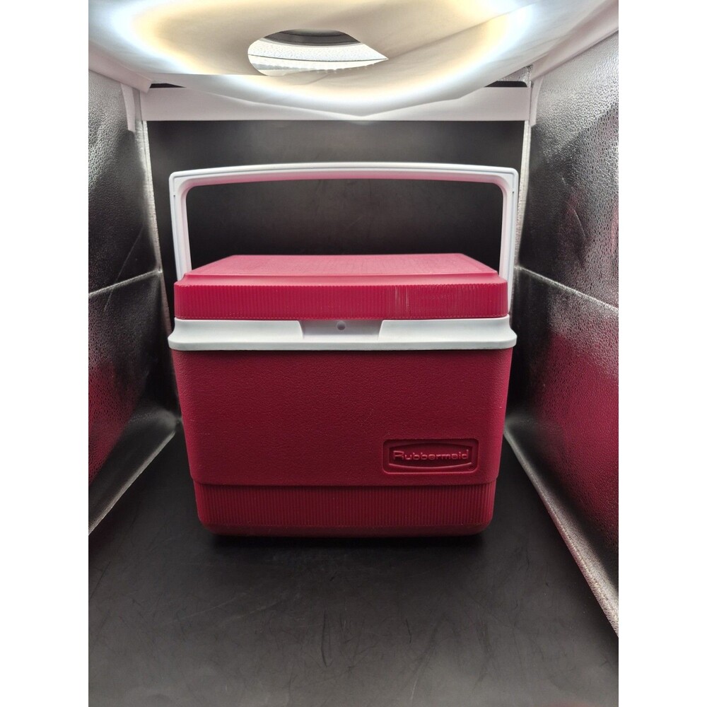 Rubbermaid Red & White Cooler Model 1910 Vintage